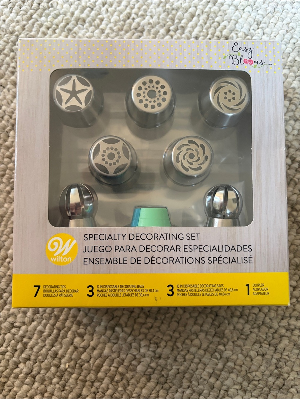 Wilton Stainless Steel Specialty Decorating Set with Green Coupler